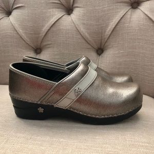 KOI Sanita Women’s Clogs Size 38